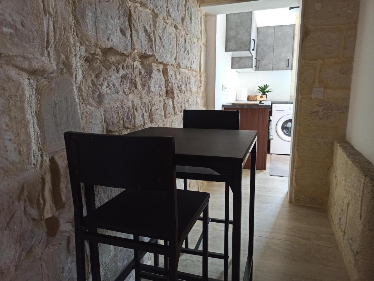 Beautiful 1-Bed Apartment In Hal Кормі Екстер'єр фото