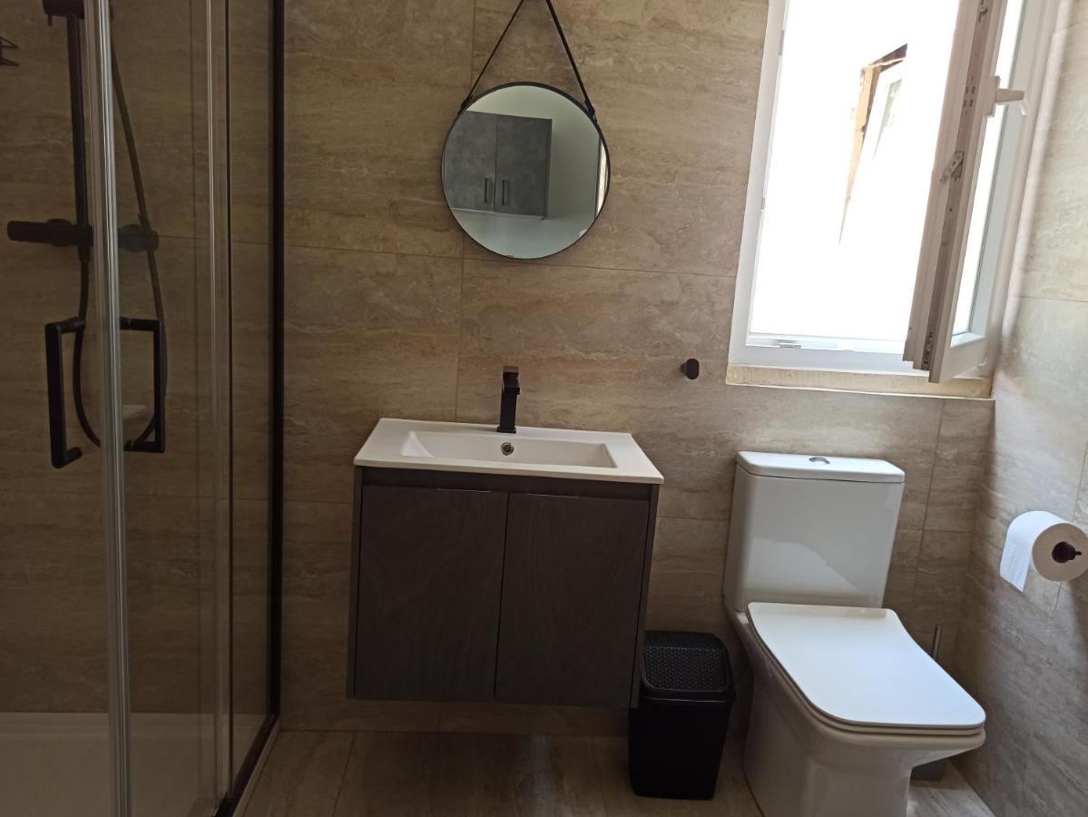 Beautiful 1-Bed Apartment In Hal Кормі Екстер'єр фото